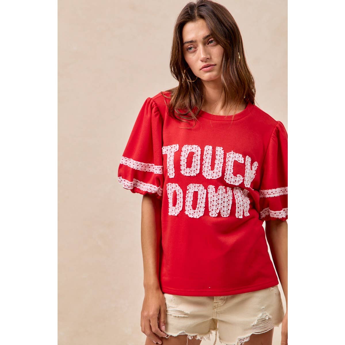 GAMEDAY THEME SLEEVE TOP WITH TOUCH DOWN PATCHWORK: RED / S