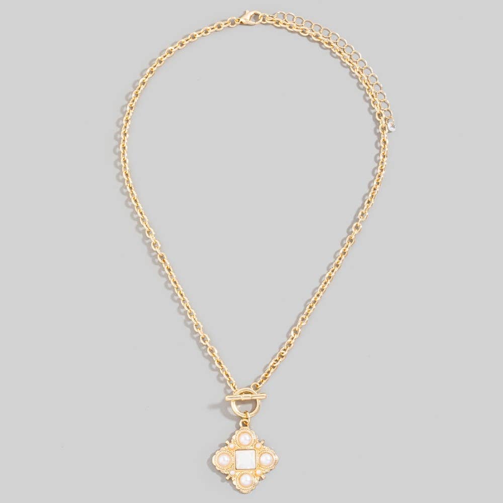 Studded Clover Pendant Toggle Chain Necklace: TQ