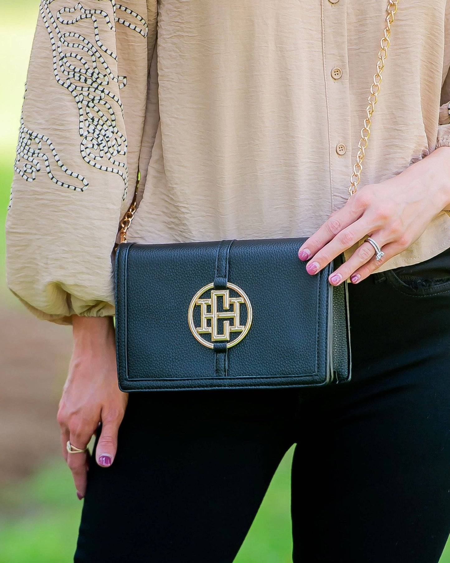 Cecilia Circle Logo Handbag Black: Default