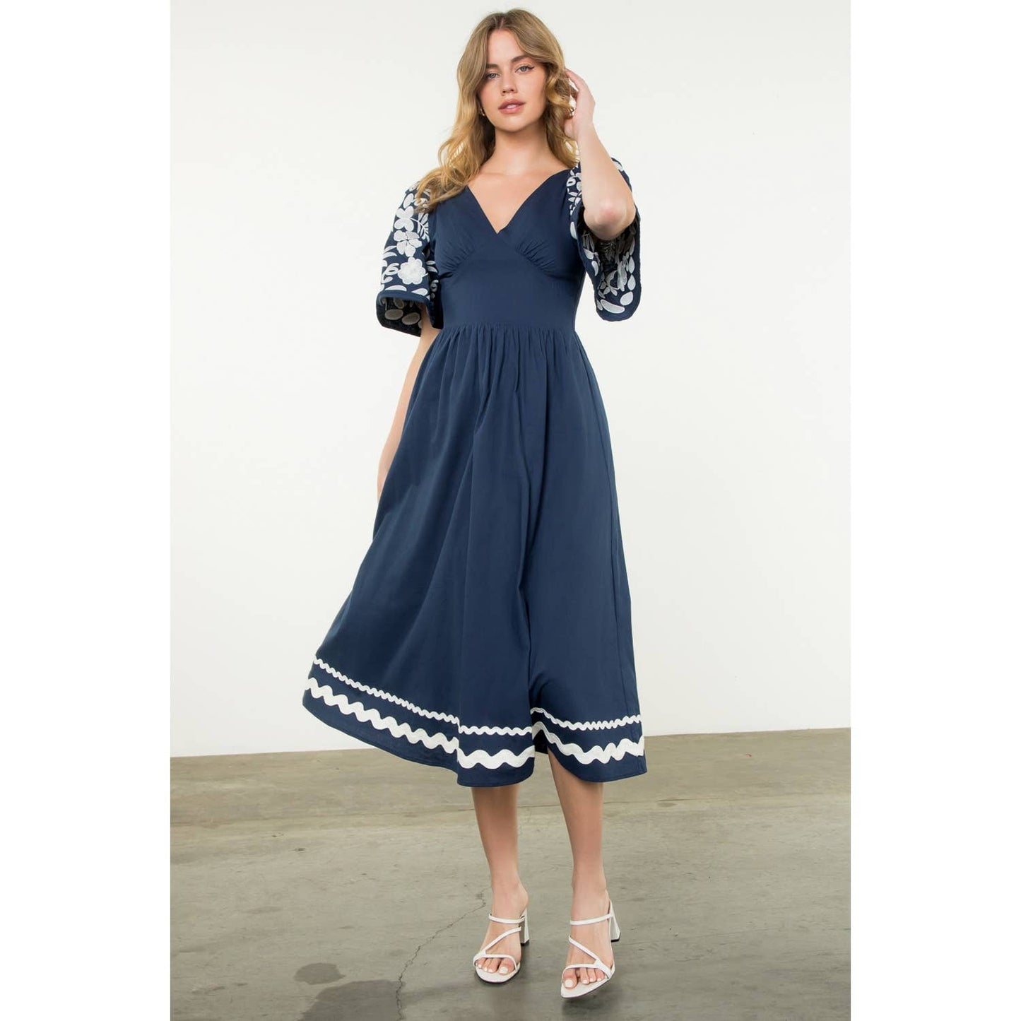 Embroidered Detail Midi Dress: WHITE / XS-S-M-L(1-2-2-1)