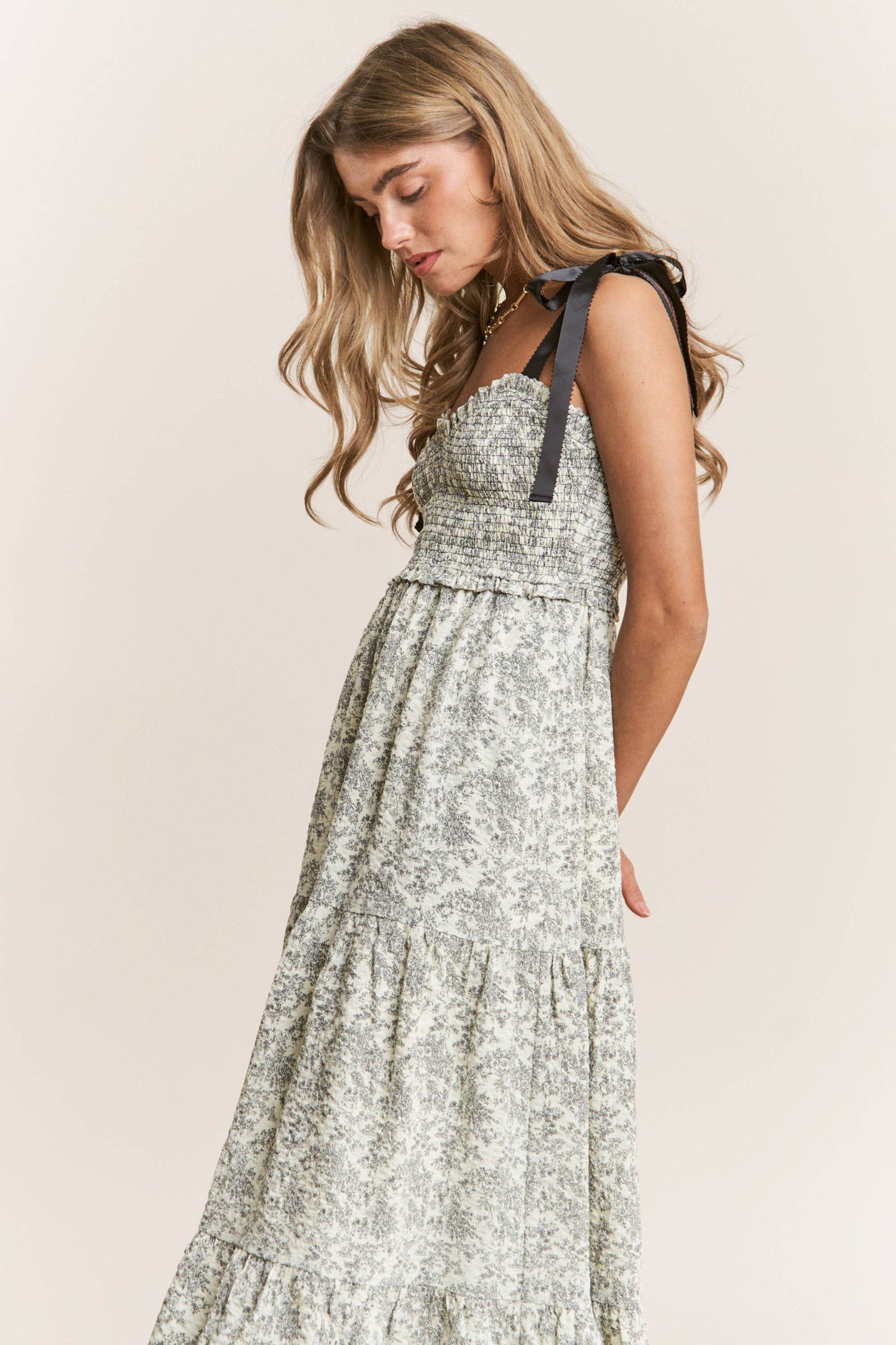 Empire Neck Line Floral Tiered Maxi Dress: Floral Blue / M