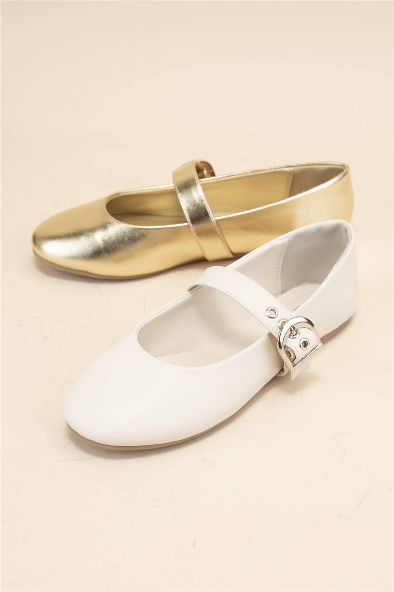 SEESAW ROUND TOE BUKKLED STRAP MARY JANE FLAT : GOLD / 8.5