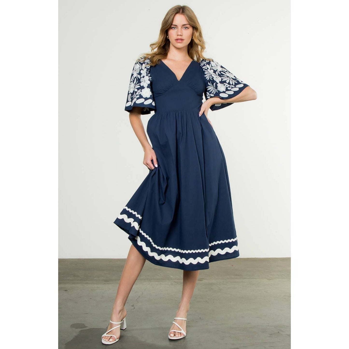 Embroidered Detail Midi Dress: WHITE / XS-S-M-L(1-2-2-1)