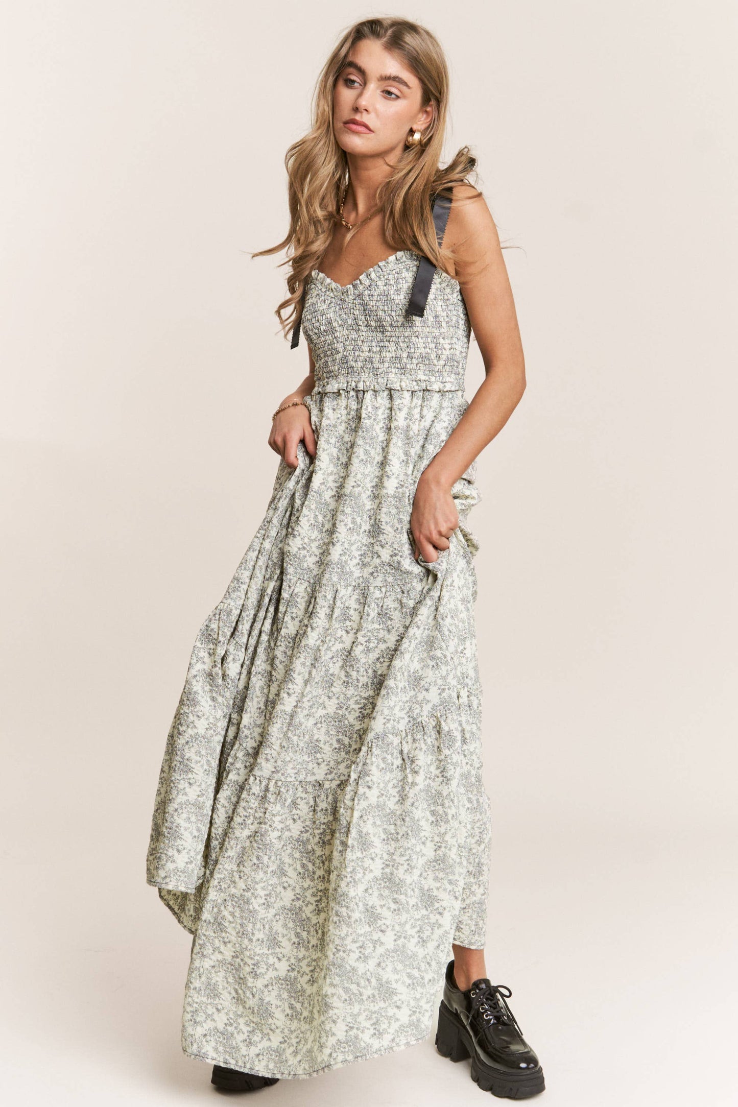 Empire Neck Line Floral Tiered Maxi Dress: Floral Blue / S