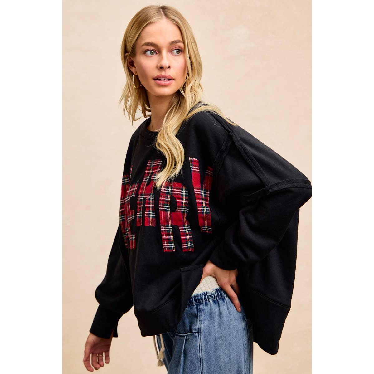 CHRISTMAS PLAID MERRY LETTERING FLEECE SWEATSHIRT: WHITE/RED PLAID / M